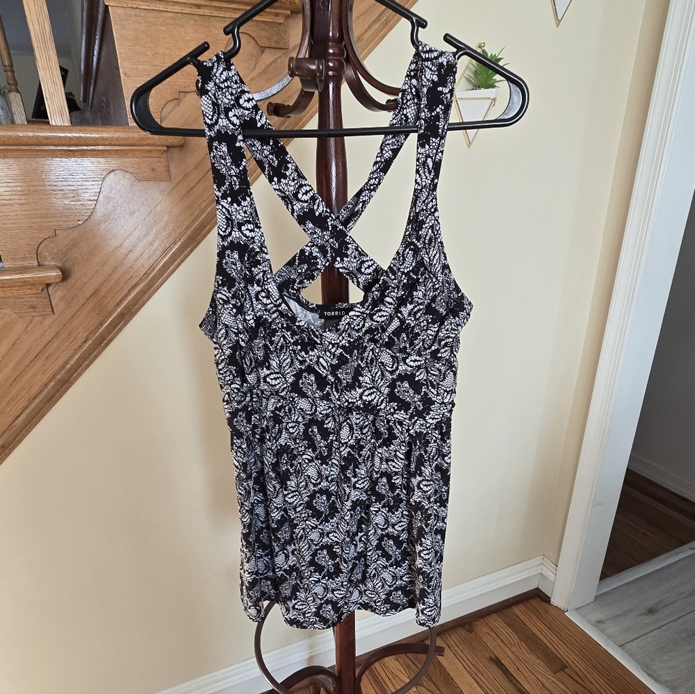 Elegant Black and White Floral Tank Top